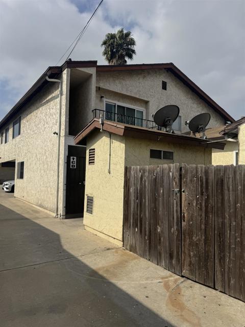 384 I Street, Chula Vista CA: https://media.crmls.org/mediaz/c0e2b5f8-804a-449b-9685-6e8445681ee8.jpg