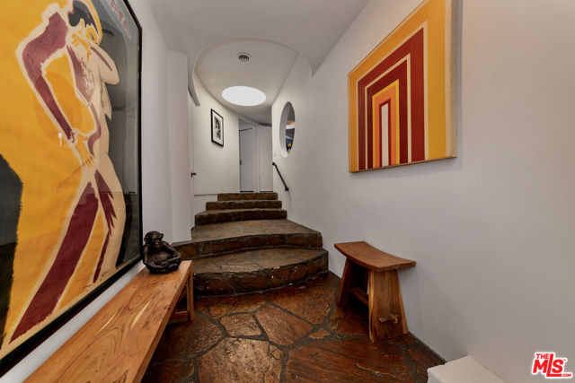 7495 Mulholland Drive, Los Angeles CA: https://media.crmls.org/mediaz/c0e2bad4-37ce-47cc-b114-546abef12b22.jpg
