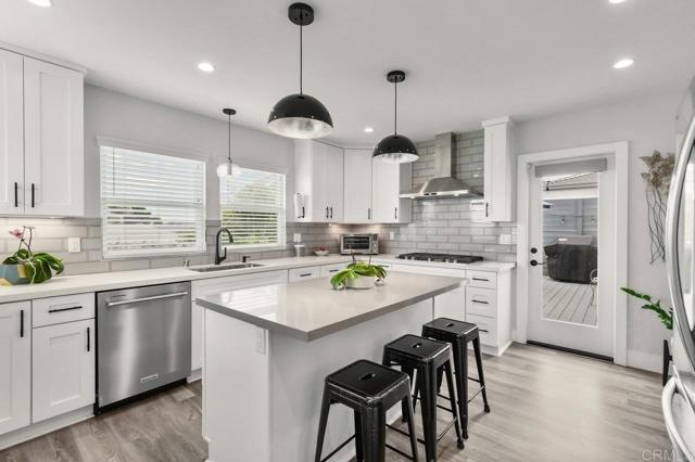Detail Gallery Image 11 of 48 For 1522 Elevation Rd, San Diego,  CA 92110 - 3 Beds | 3/1 Baths