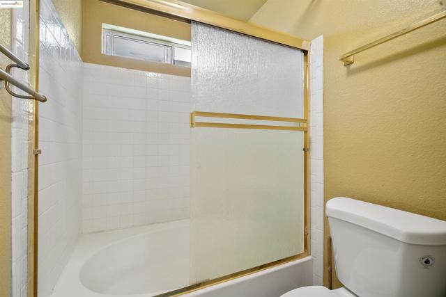 1031 Valley Oak Way, Fairfield CA: https://media.crmls.org/mediaz/c0e31058-89a8-499b-989a-66924f0eff51.jpg