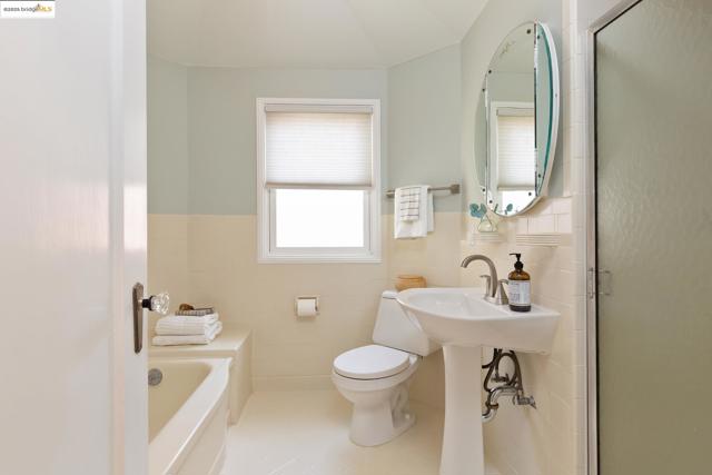 131 Sonia St, Oakland CA: https://media.crmls.org/mediaz/c0e31a3f-360f-4231-bfca-4a78a3a2734d.jpg