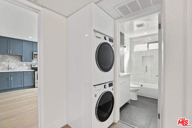1821 S Bentley Avenue, Los Angeles CA: https://media.crmls.org/mediaz/c0e3553c-0806-4a71-b8d1-ece07594236a.jpg