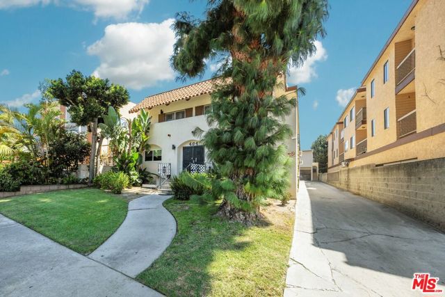 404 Porter Street, Glendale CA: https://media.crmls.org/mediaz/c0e364a2-e507-4a96-b3fe-a43334dae9a2.jpg