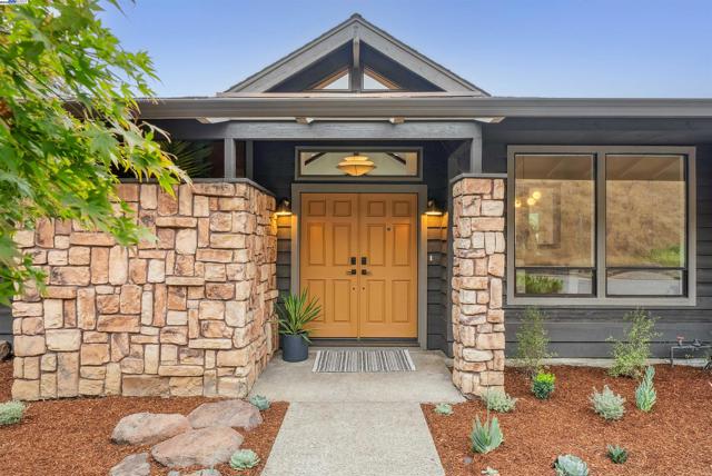 1768 Astor Ct, San Leandro CA: https://media.crmls.org/mediaz/c0e40c62-645f-4f36-99ca-686036977a24.jpg