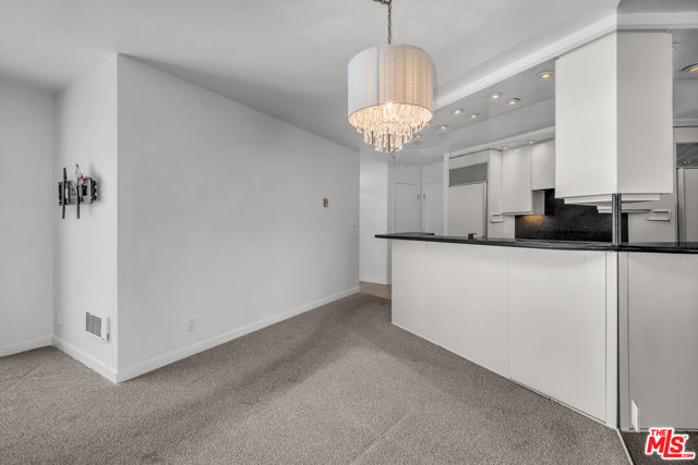 620 The, Redondo Beach CA: https://media.crmls.org/mediaz/c0e416f1-3071-49b7-829f-466689ecace0.jpg