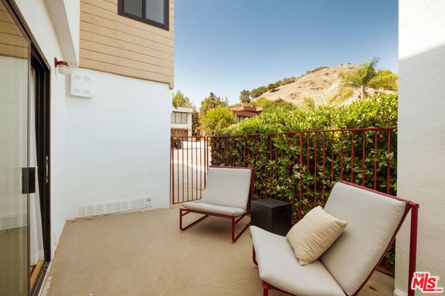 2341 N Hobart Boulevard, Los Angeles CA: https://media.crmls.org/mediaz/c0e4677e-95e2-4ae3-b64f-d47efdcfbca9.jpg