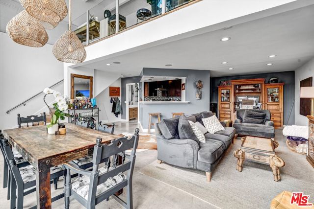 4105 Pacific Avenue, Marina del Rey CA: https://media.crmls.org/mediaz/c0e4714f-a908-4d20-a414-ef4764db3b10.jpg