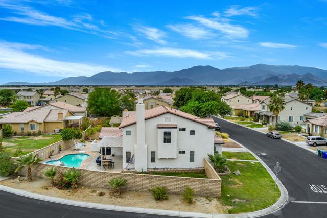 37590 Severn Place, Indio CA: https://media.crmls.org/mediaz/c0e4aa17-6383-4a69-87aa-3464ef12bc1a.jpg
