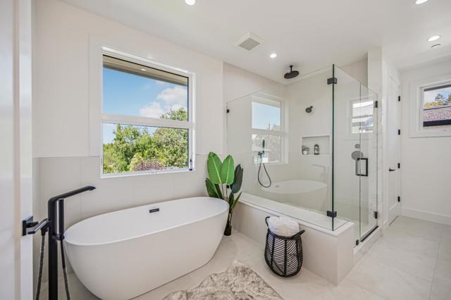 980 Lucky Avenue, Menlo Park CA: https://media.crmls.org/mediaz/c0e5583d-152d-4d24-8744-2eb1096f85eb.jpg