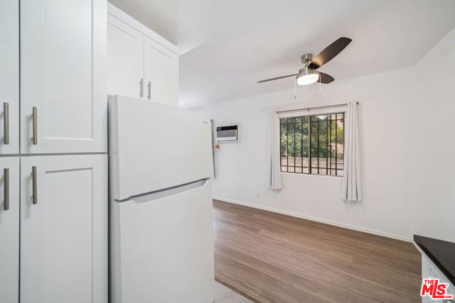 217 Carondelet, Los Angeles CA: https://media.crmls.org/mediaz/c0e5ae79-d56c-4240-935e-1d22a4452765.jpg