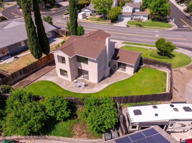 8760 Rancho Hills Drive, Gilroy CA: https://media.crmls.org/mediaz/c0e5cda1-a428-478f-b823-3612a9f60ca6.jpg