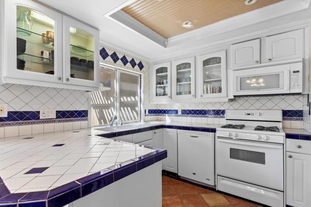 73197 Rod Laver Lane, Palm Desert CA: https://media.crmls.org/mediaz/c0e5e615-5265-4e54-a402-b441c6cf271b.jpg