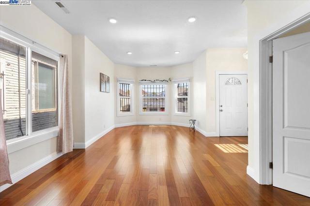 1539 International Blvd, Oakland CA: https://media.crmls.org/mediaz/c0e60dda-7920-49b6-a956-68f1c698af54.jpg