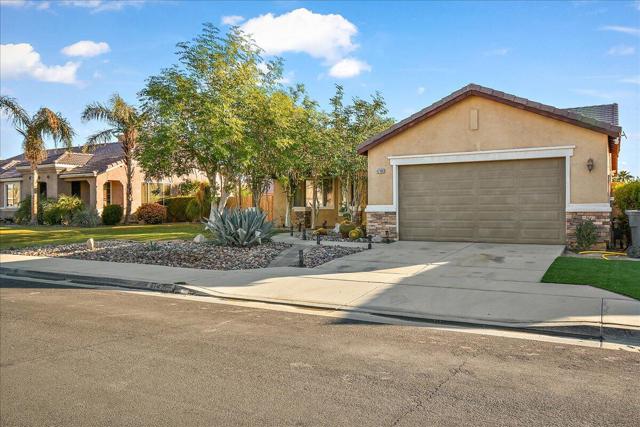 47450 Manteca Court, Indio CA: https://media.crmls.org/mediaz/c0e69b1d-3eeb-4bd4-a01c-67943723c267.jpg