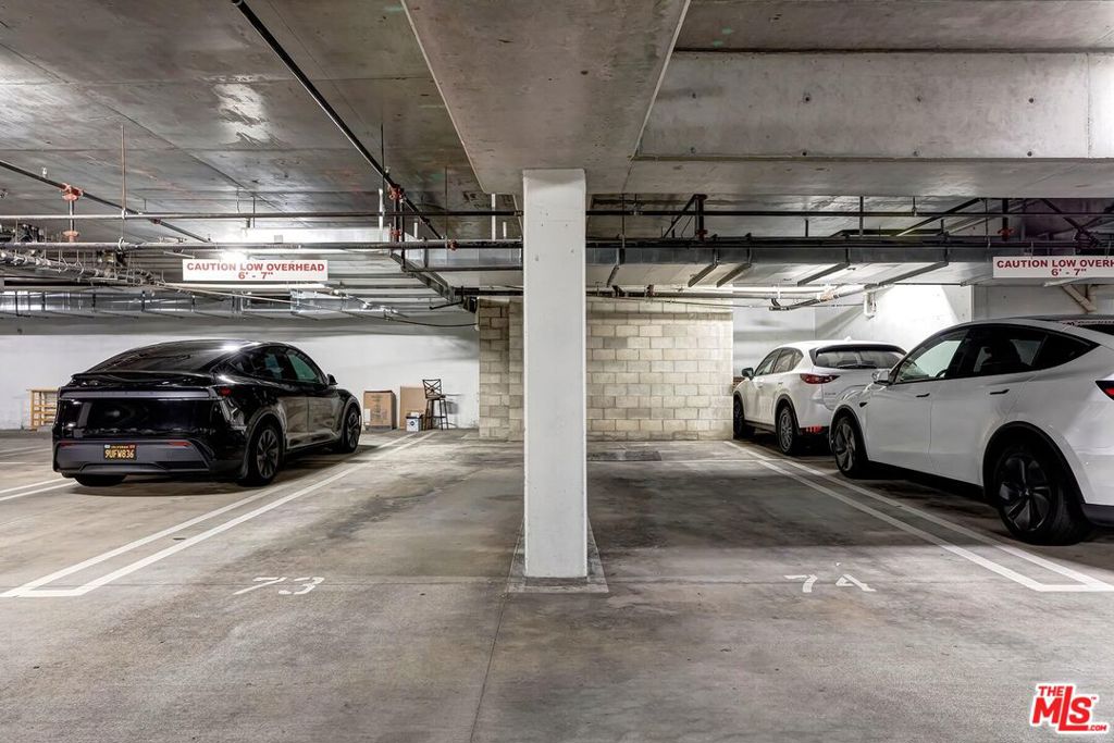 https://media.crmls.org/mediaz/c0e6e2e5-06fa-41bf-8514-e2085fa990a1.jpg?preset=X-Large