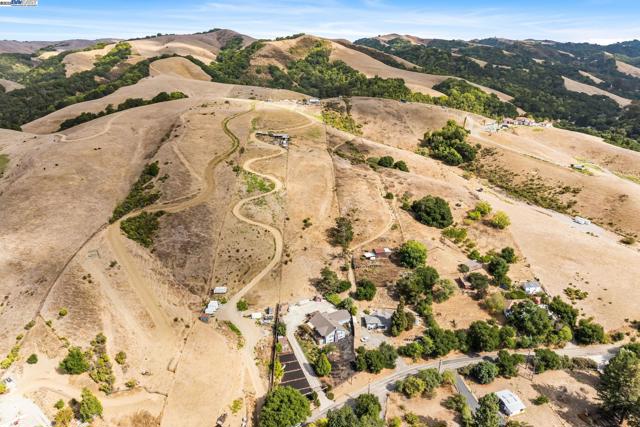 26928 Palomares Rd, Castro Valley CA: https://media.crmls.org/mediaz/c0e718f5-78bb-483b-9d2d-b99f8a6a8bec.jpg