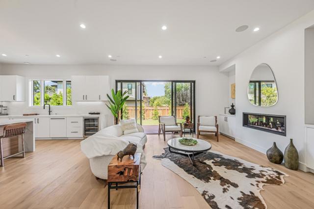 980 Lucky Avenue, Menlo Park CA: https://media.crmls.org/mediaz/c0e738ca-9d98-41ff-9a32-4166996dec3a.jpg