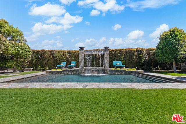 13418 Nightsky Drive, Camarillo CA: https://media.crmls.org/mediaz/c0e7a6d4-a407-44a7-b7b6-02347cd8f657.jpg