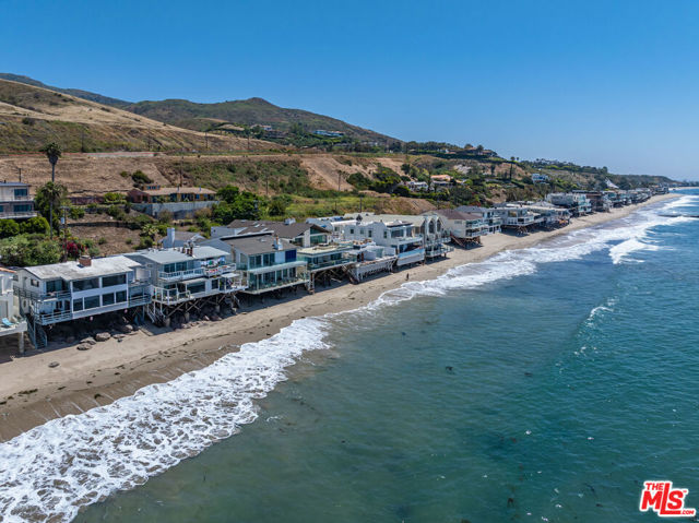 25408 Malibu Road, Malibu CA: https://media.crmls.org/mediaz/c0e7e2b6-2790-44bc-a585-23c5569de555.jpg