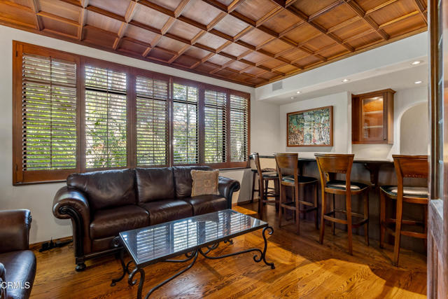 5321 Alta Canyada Road, La Canada Flintridge CA: https://media.crmls.org/mediaz/c0e7eb33-345e-44b7-8558-8a10c00eb83a.jpg