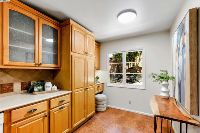 2593 El Caminito, Oakland CA: https://media.crmls.org/mediaz/c0e7ee2e-c8bf-44f6-9957-8b682e67e702.jpg