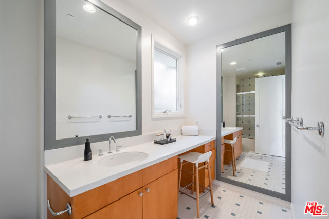 10148 Angelo Circle, Beverly Hills CA: https://media.crmls.org/mediaz/c0e7f69f-d161-4798-a815-6c4c416749b4.jpg