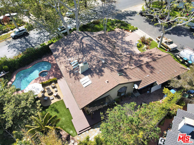 30612 Sicomoro Drive, Malibu CA: https://media.crmls.org/mediaz/c0e80895-19d0-4f6d-8aa9-bcdf4e9dbc61.jpg