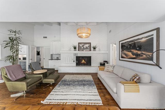 2315 Avenida De La Playa, La Jolla CA: https://media.crmls.org/mediaz/c0e81495-3d66-40b1-bc16-538da1764ad3.jpg