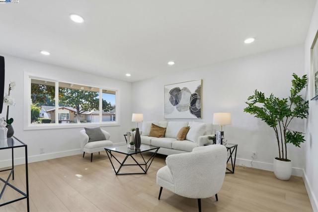 32252 Coronation dr, Union City CA: https://media.crmls.org/mediaz/c0e88bc6-0ee2-478f-bd66-c8e0c68eaccd.jpg