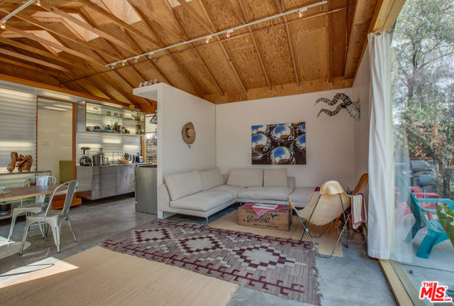 745 Navy Street, Santa Monica CA: https://media.crmls.org/mediaz/c0e8ffb1-e697-448e-b19b-487d0455de5b.jpg
