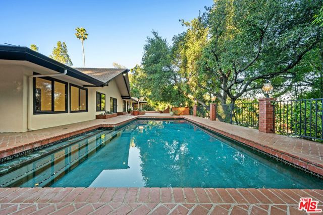 17449 Sumiya Drive, Encino CA: https://media.crmls.org/mediaz/c0e9150d-e687-48d4-ba27-8b297da723ed.jpg