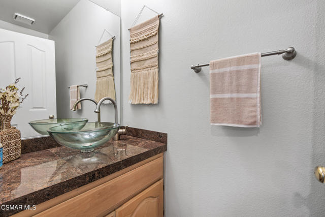 1025 Sunset Oak Circle, Newbury Park CA: https://media.crmls.org/mediaz/c0e931f3-d700-49ad-8986-5c3cdd932708.jpg