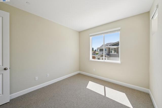 1305 Sunningdale Lane, Fairfield CA: https://media.crmls.org/mediaz/c0e948b2-8f12-4aeb-b638-199b23ee77a3.jpg