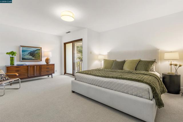 220 Devonshire Ct, Pleasant Hill CA: https://media.crmls.org/mediaz/c0e96655-dc0a-4169-8201-f4ef000ec8a1.jpg