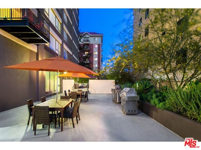 3460 W 7th Street, Los Angeles CA: https://media.crmls.org/mediaz/c0e96723-8edc-435e-8e02-139a39a11a46.jpg