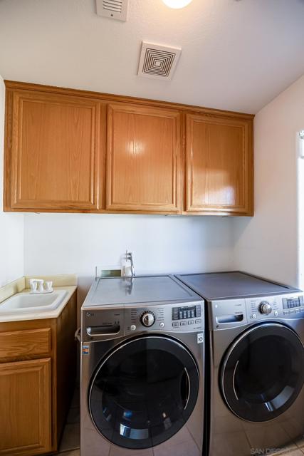 235 Loma Vista Pl, El Cajon CA: https://media.crmls.org/mediaz/c0e9ba66-c535-4438-bad7-a9039f9d387d.jpg