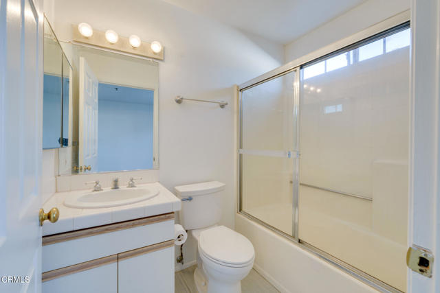 10925 Blix Street, Toluca Lake CA: https://media.crmls.org/mediaz/c0e9cfed-0b8c-4c2b-8a66-c394fb455306.jpg