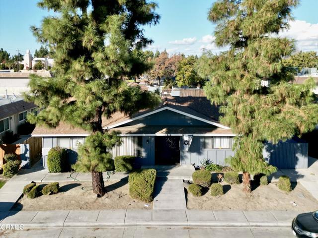 3840 White Lane, Bakersfield CA: https://media.crmls.org/mediaz/c0ea5e6a-4fab-41e0-86fe-376766eed4e2.jpg