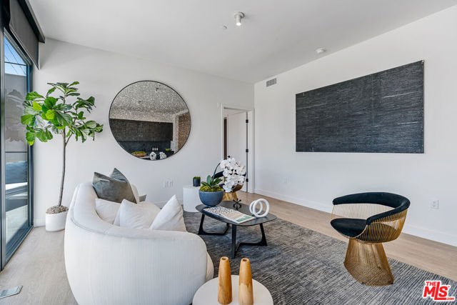 10700 Tabor Street, Los Angeles CA: https://media.crmls.org/mediaz/c0eab225-17d4-4623-9aeb-7b30f54bd9e7.jpg