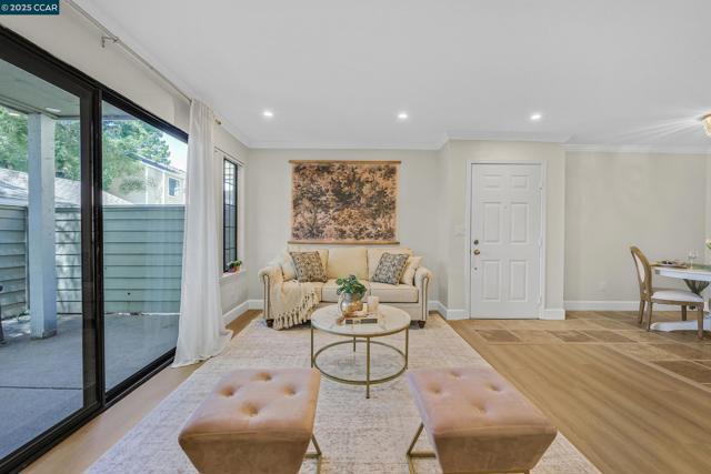 160 Eastridge Dr, San Ramon CA: https://media.crmls.org/mediaz/c0eae5d9-b01e-4a5c-8bb1-c088beac500f.jpg