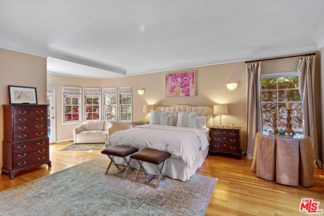 10614 Le Conte Avenue, Los Angeles CA: https://media.crmls.org/mediaz/c0eb1093-f937-4389-a82d-071853407c67.jpg