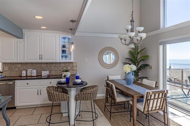 317 Beach Drive, Aptos CA: https://media.crmls.org/mediaz/c0eb5aec-738f-4618-9e55-af91713581c3.jpg