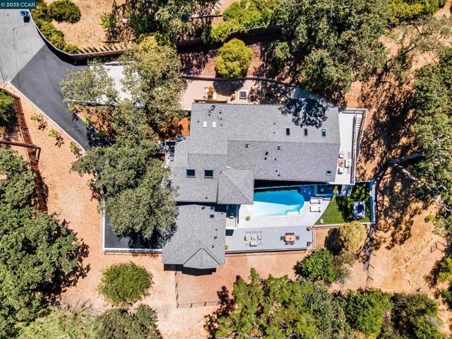 127 Caminar Way, Walnut Creek CA: https://media.crmls.org/mediaz/c0eb7158-301d-42d2-b271-9ca6bb3c6850.jpg