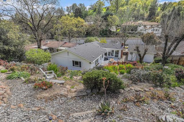 1592 SPRINGBROOK RD, Walnut Creek CA: https://media.crmls.org/mediaz/c0eb72c8-7add-452a-b1bd-1f9583b9b33a.jpg