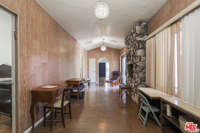 6281 Drexel Avenue, Los Angeles CA: https://media.crmls.org/mediaz/c0ebd1a5-06c5-4a00-9813-51655ce353b7.jpg