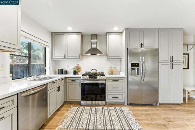 1660 San Luis Rd, Walnut Creek CA: https://media.crmls.org/mediaz/c0ec536b-3a0d-4606-946b-bf3c64770587.jpg