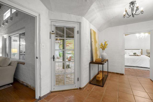 3691 Laguna Avenue, Palo Alto CA: https://media.crmls.org/mediaz/c0ec75f1-ad80-4d84-bad3-ed8393cfa69d.jpg