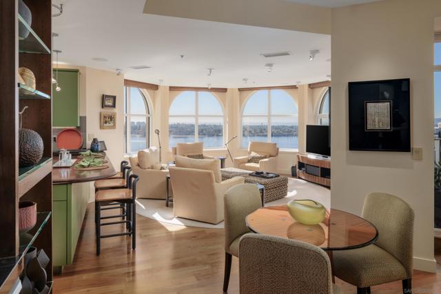 700 W Harbor Dr, San Diego CA: https://media.crmls.org/mediaz/c0ecc979-97ef-4a5f-85ec-66ed3068b007.jpg