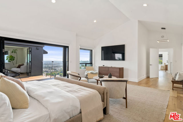 8021 Floral Avenue, Los Angeles CA: https://media.crmls.org/mediaz/c0ecf43b-7a63-41a4-9417-e706358ffac1.jpg