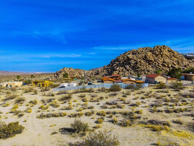 7215 Mt Lassen Avenue, Joshua Tree CA: https://media.crmls.org/mediaz/c0ed96e6-ad1a-4cf8-ae0d-7691e854e6a3.jpg